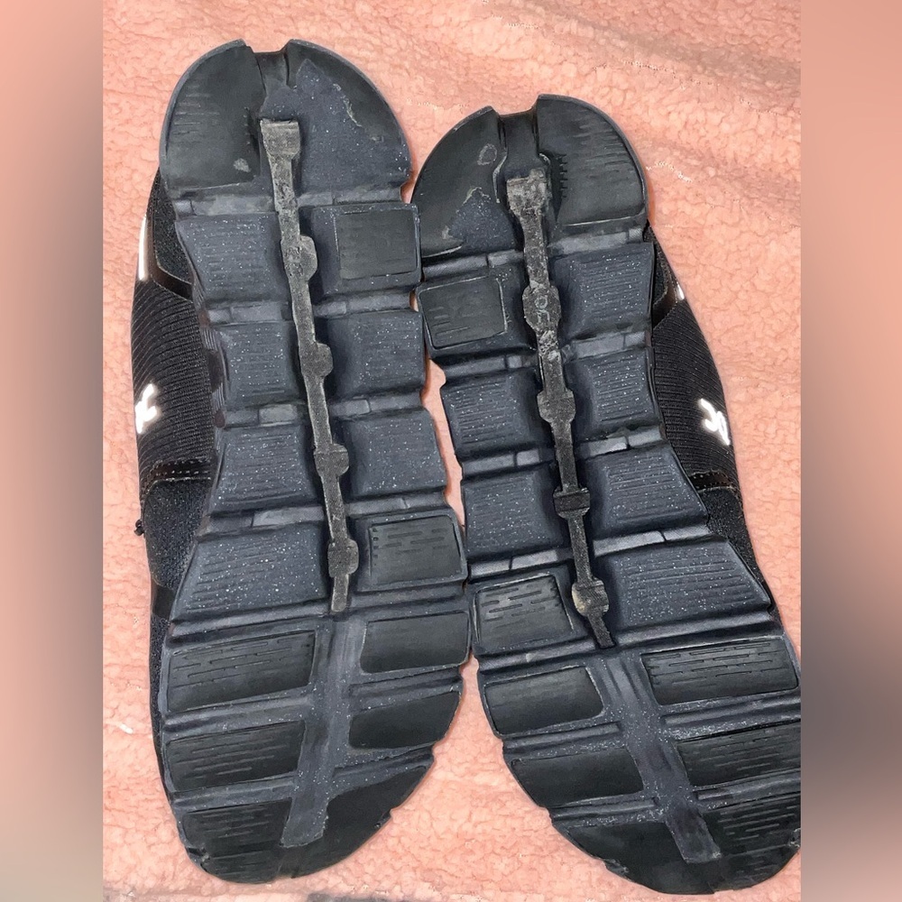 On Cloud Running Shoes Black Reflective Swiss Engineering Women 9 EUC - Picture 7 of 9